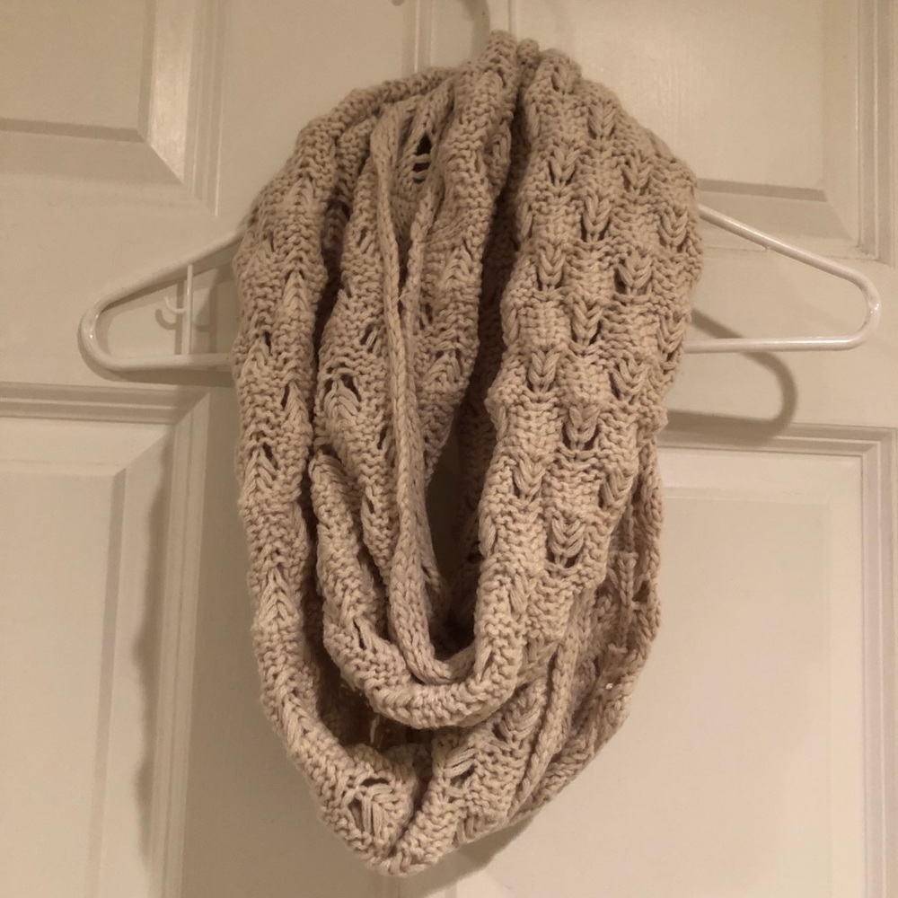 NEVER WORN sweater scarf